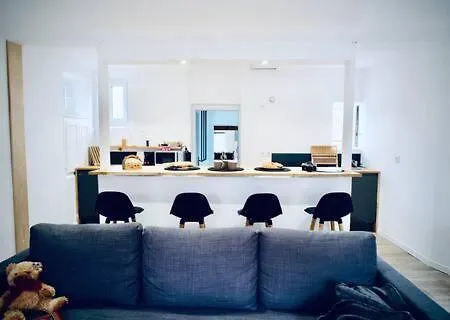 Apartment Center 3 *