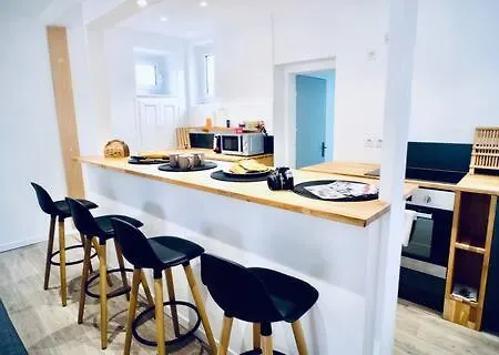 Center 3 Apartment *