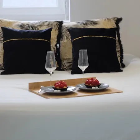 Apartment Center 3 *