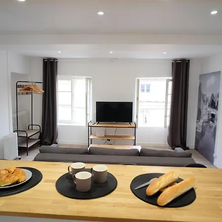 Apartment Center 3 *